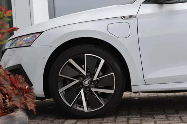 Škoda Octavia (2022) thumbnail 2