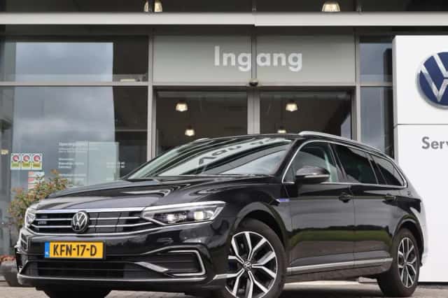 Volkswagen Passat (2022) thumbnail 1