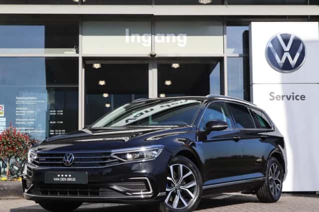 Volkswagen Passat (2022) thumbnail 1