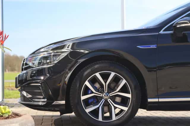 Volkswagen Passat (2022) thumbnail 2