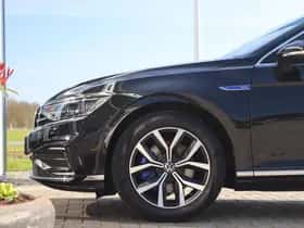 Volkswagen Passat (2022) thumbnail 2