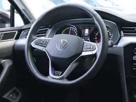 Volkswagen Passat (2022) thumbnail 20