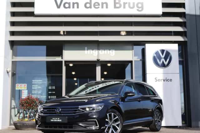 Volkswagen Passat (2022) thumbnail 3