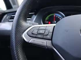 Volkswagen Passat (2022) thumbnail 21