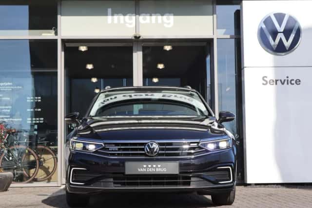 Volkswagen Passat (2022) thumbnail 4