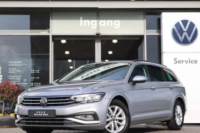 Volkswagen Passat (2023) thumbnail 1
