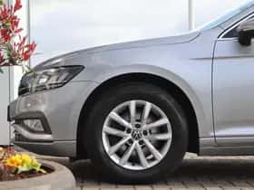 Volkswagen Passat (2023) thumbnail 2