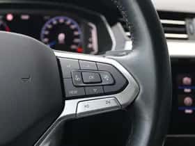 Volkswagen Passat (2023) thumbnail 23