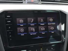 Volkswagen Passat (2023) thumbnail 24