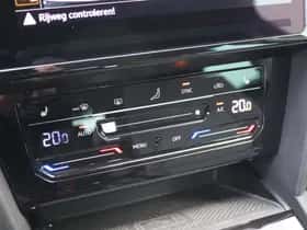 Volkswagen Passat (2023) thumbnail 29