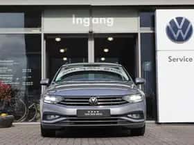 Volkswagen Passat (2023) thumbnail 4