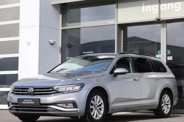 Volkswagen Passat (2023) thumbnail 6