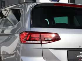 Volkswagen Passat (2023) thumbnail 10