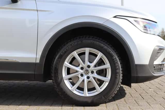 Volkswagen Tiguan (2022) thumbnail 2