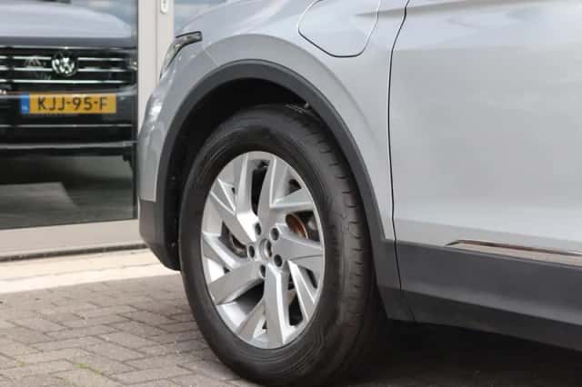Volkswagen Tiguan (2022) thumbnail 6