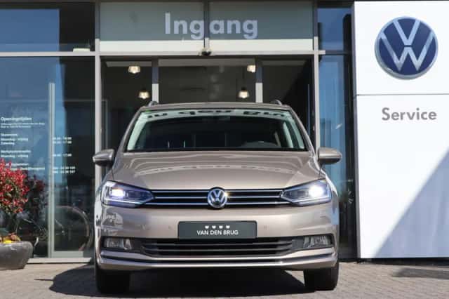 Volkswagen Touran (2016) thumbnail 4