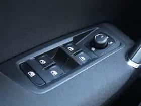 Volkswagen Touran (2016) thumbnail 33