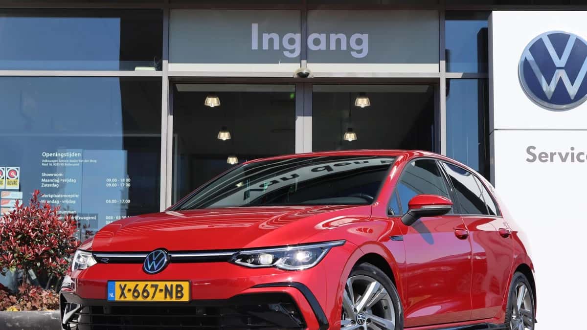 Volkswagen Golf (2023) — foto 1