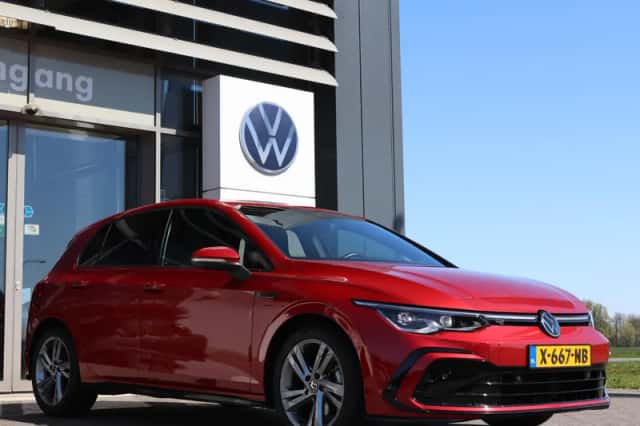 Volkswagen Golf (2023) thumbnail 6