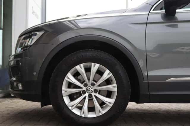 Volkswagen Tiguan (2017) thumbnail 2