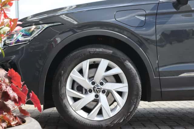 Volkswagen Tiguan (2021) thumbnail 2