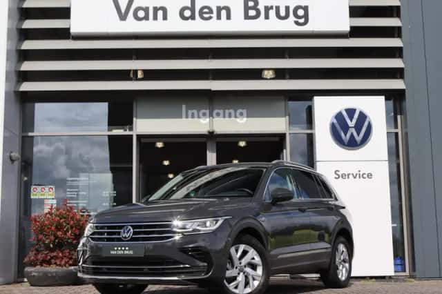 Volkswagen Tiguan (2021) thumbnail 3