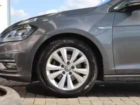Volkswagen Golf (2018) thumbnail 2