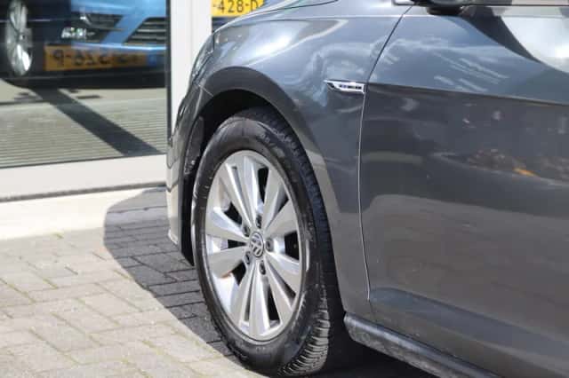 Volkswagen Golf (2018) thumbnail 6