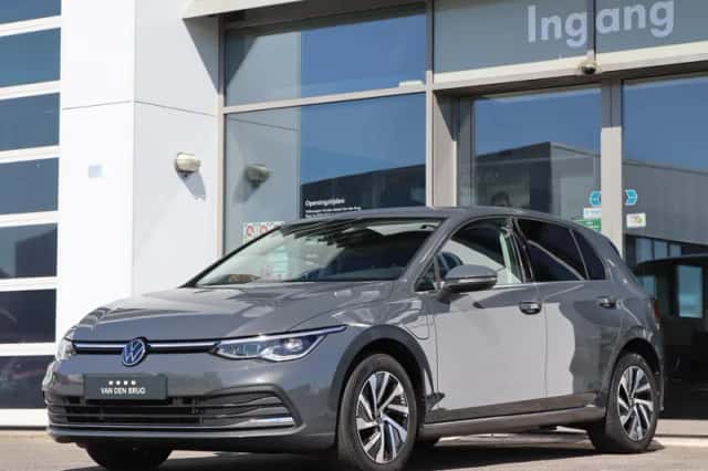 Volkswagen Golf (2022) thumbnail 6