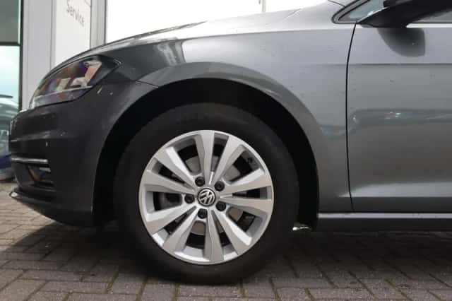 Volkswagen Golf (2019) thumbnail 2