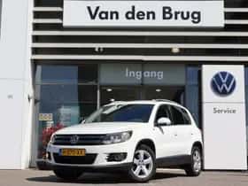 Volkswagen Tiguan (2015) thumbnail 2