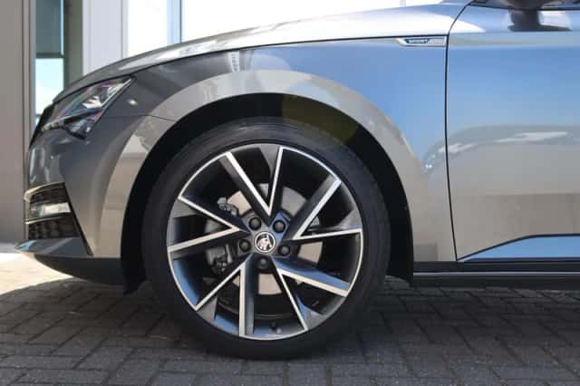 Škoda Superb (2023) thumbnail 2