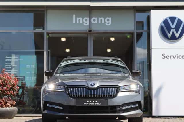 Škoda Superb (2023) thumbnail 4