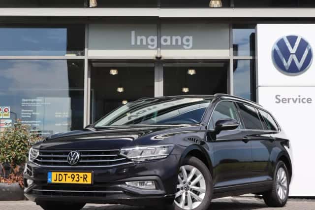 Volkswagen Passat (2023) thumbnail 1
