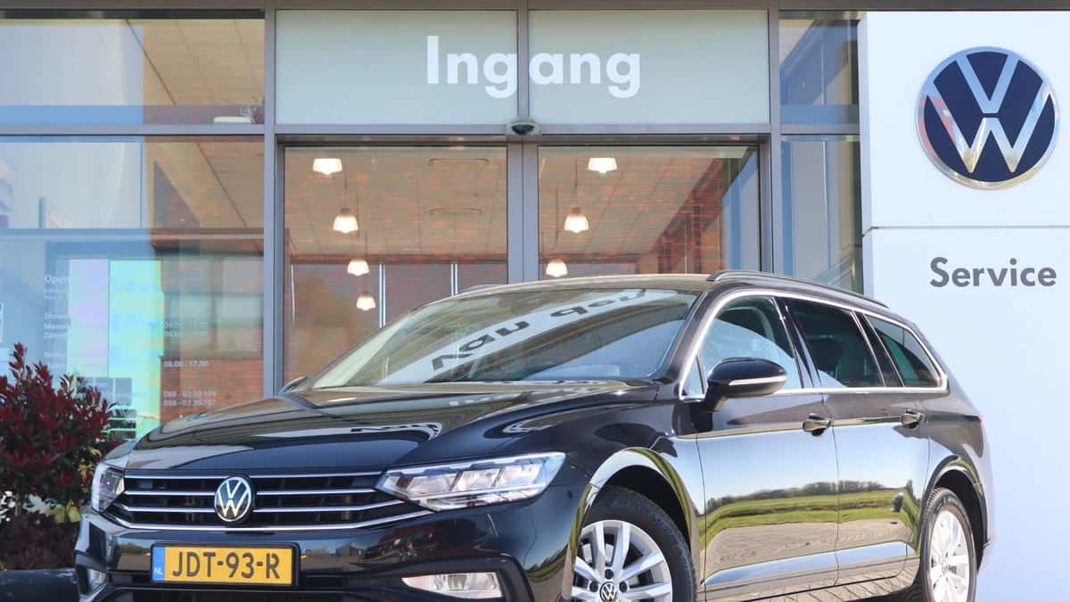Volkswagen Passat (2023) — foto 1