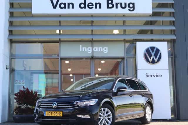 Volkswagen Passat (2023) thumbnail 2