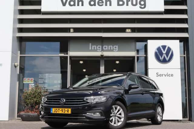 Volkswagen Passat (2023) thumbnail 2