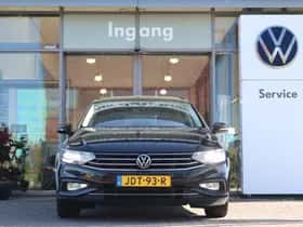 Volkswagen Passat (2023) thumbnail 4