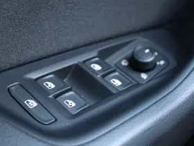 Volkswagen Passat (2023) thumbnail 32