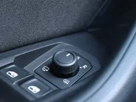 Volkswagen Passat (2023) thumbnail 33