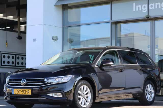 Volkswagen Passat (2023) thumbnail 5