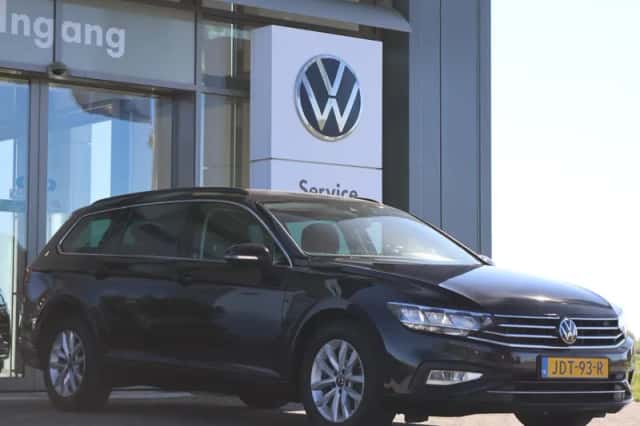 Volkswagen Passat (2023) thumbnail 6