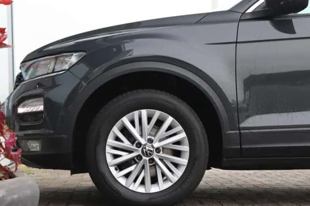 Volkswagen T-Roc (2021) thumbnail 2