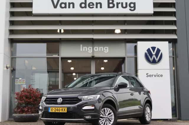 Volkswagen T-Roc (2021) thumbnail 3