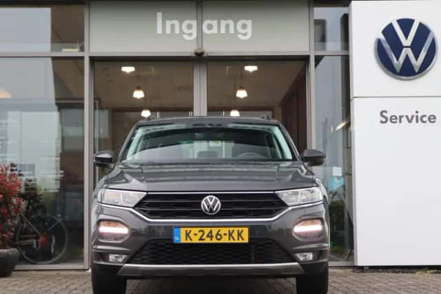 Volkswagen T-Roc (2021) thumbnail 4
