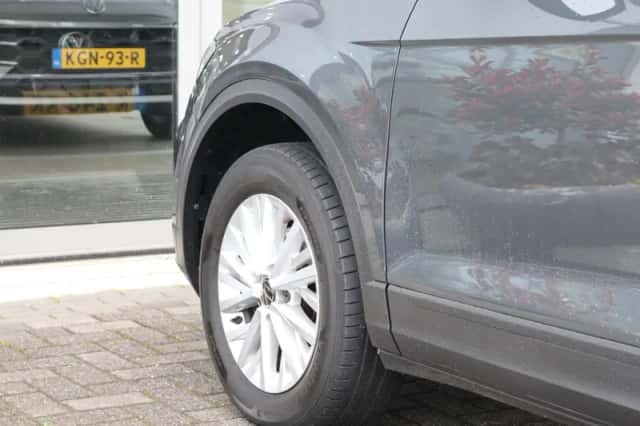 Volkswagen T-Roc (2021) thumbnail 6