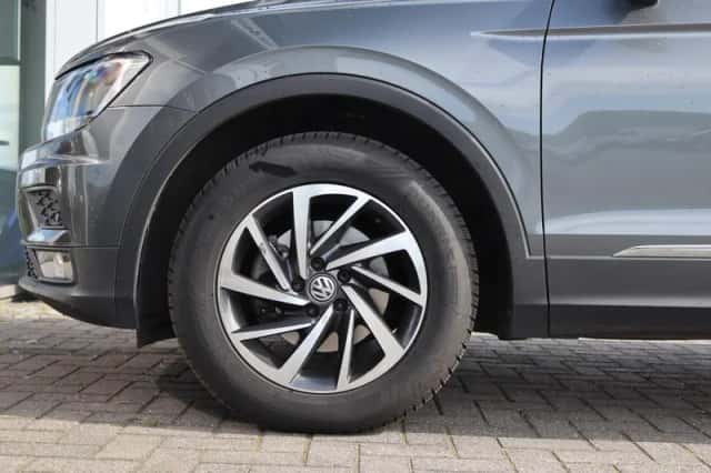 Volkswagen Tiguan (2017) thumbnail 2