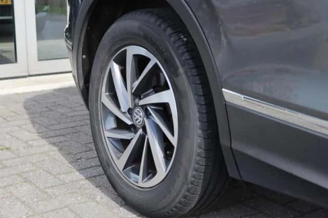 Volkswagen Tiguan (2017) thumbnail 6