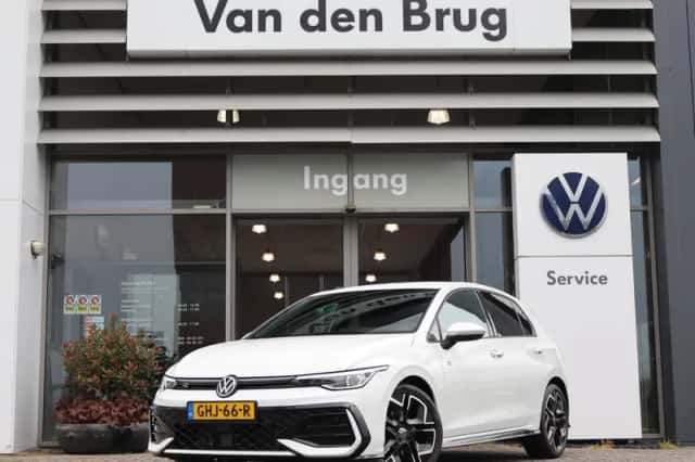 Volkswagen Golf (2024) thumbnail 3
