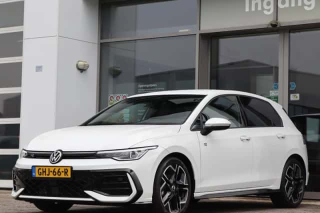 Volkswagen Golf (2024) thumbnail 6